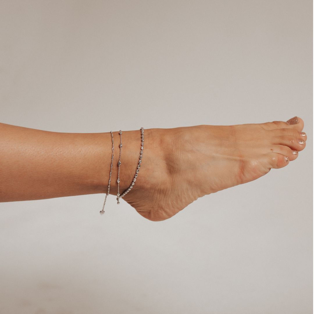 How to Wear Anklets: Fashion Tips & Trends for Every Occasion